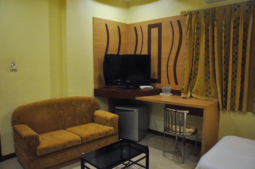 Hotel Evershine Раджкот Номер фото